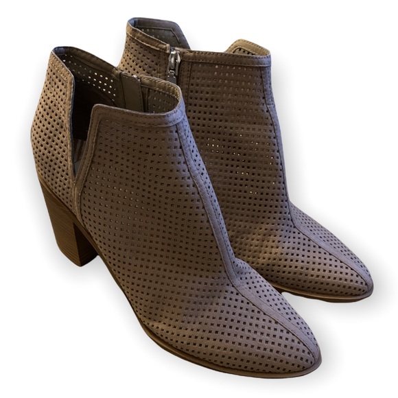 DV by Dolce Vita Shoes - NWOT DV by Dolce Vita 2.5” Heel Booties